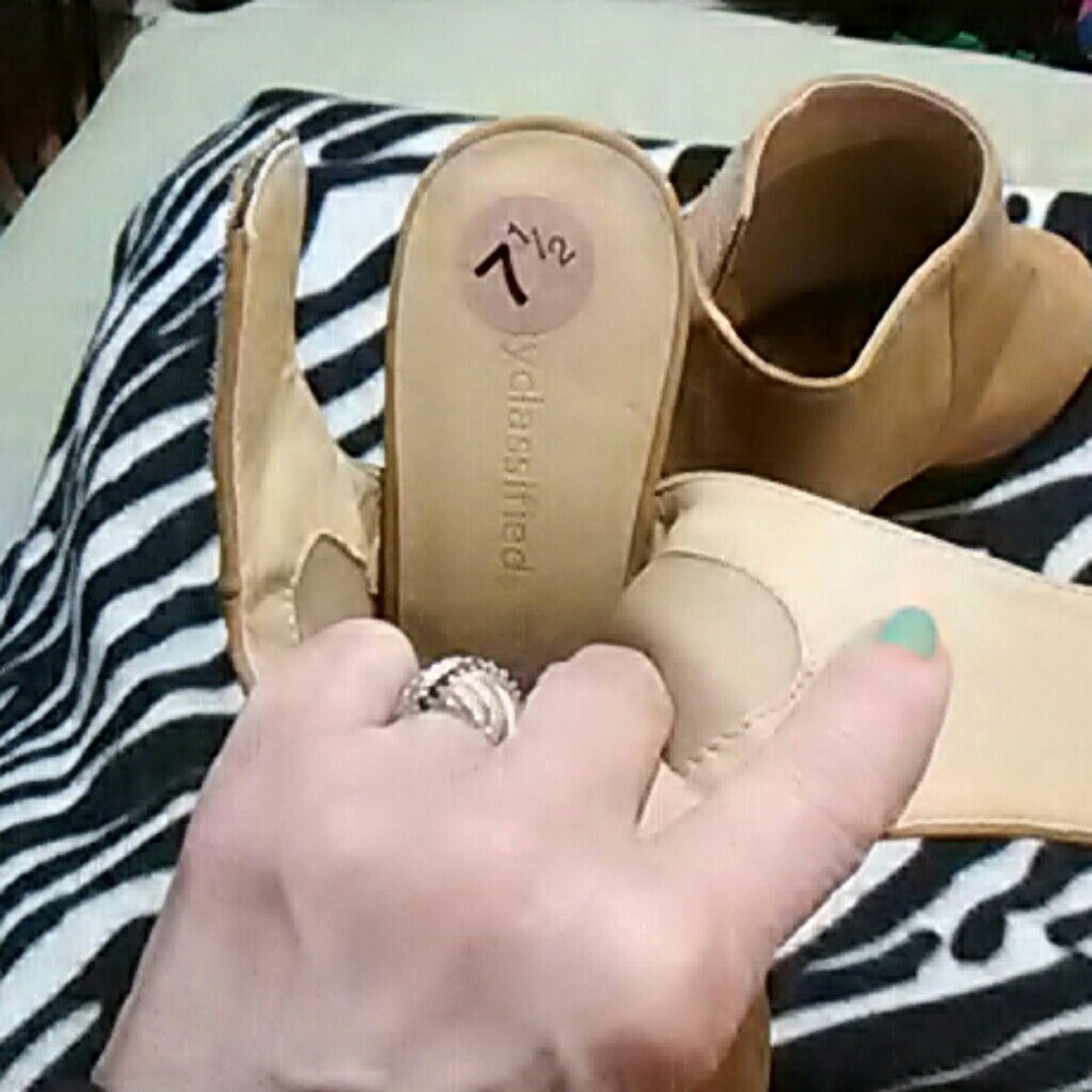 Boot - Picture 2 of 4